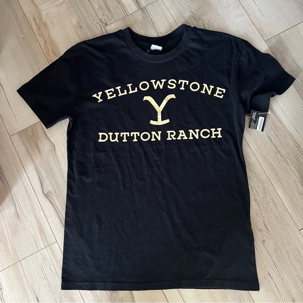 NWT Yellowstone Dunton ranch Montana T-shirt black logo front graphic Size S